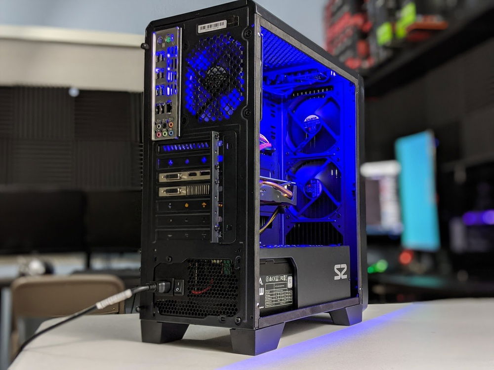 Phenom II X6 1075T - R9 270x - Zalman S2 » builds.gg