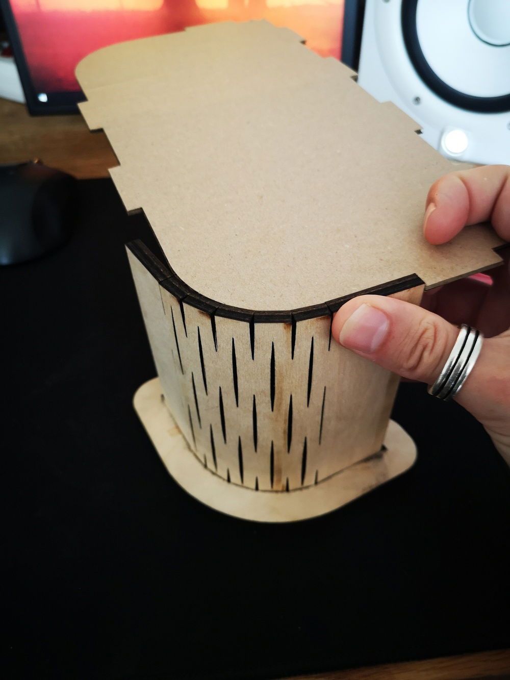 The bend works if the fibres are aligned with the bend. The top will put extreme strain on the assembly, possibly warping the whole case. To mitigate that, the notches here is redesigned for the next update