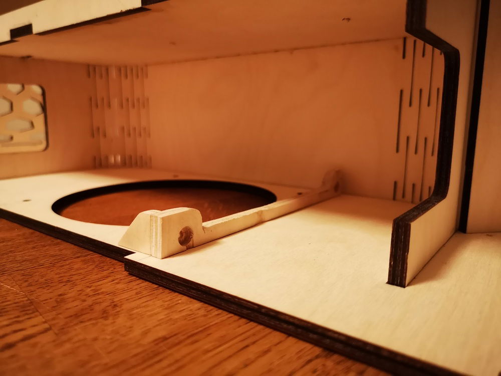 Mounting bracket for the PSU. It will pull air from underneath but it is also a 0dB PSU, meaning that under low load, it will not use the fan at all.