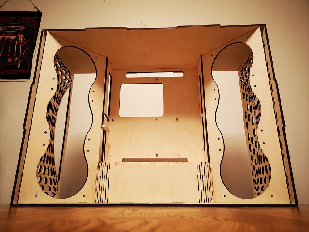 All plywood is sanded and assembled. Most pieces were fitting snuggly but I added glue in most joints just to be on the safe side!. It is looking good so far, cant wait to mount the PC inside!