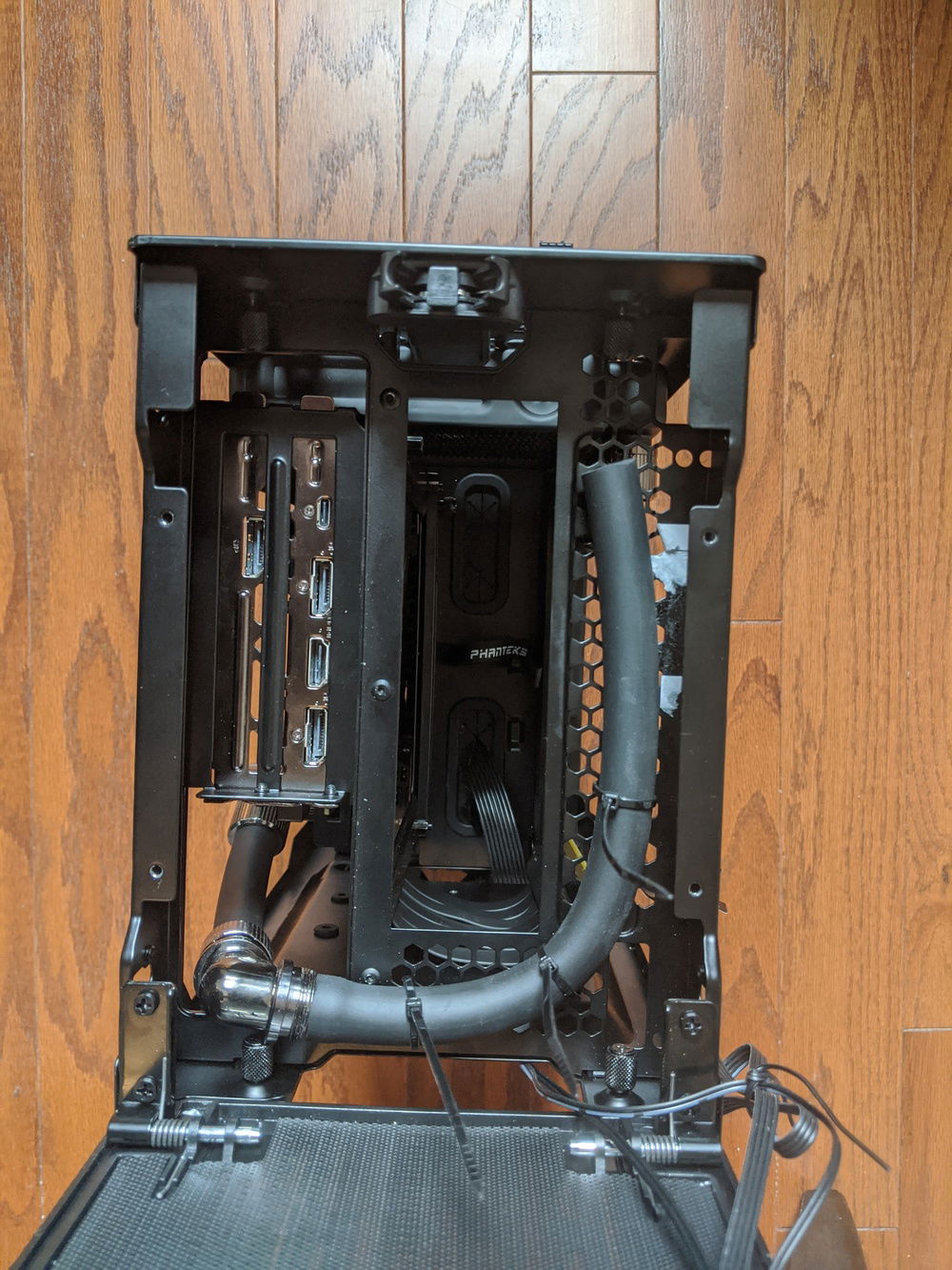 This is how I plan to route tubing from the GPU out to the CPU in. Lots of wasted space in the top of case tbh. I'm gonna try to see if I can mount an inlet fan on the top grill. If not, I'm going to trust that passive inflow from the top as well as the side Air panels will be enough.