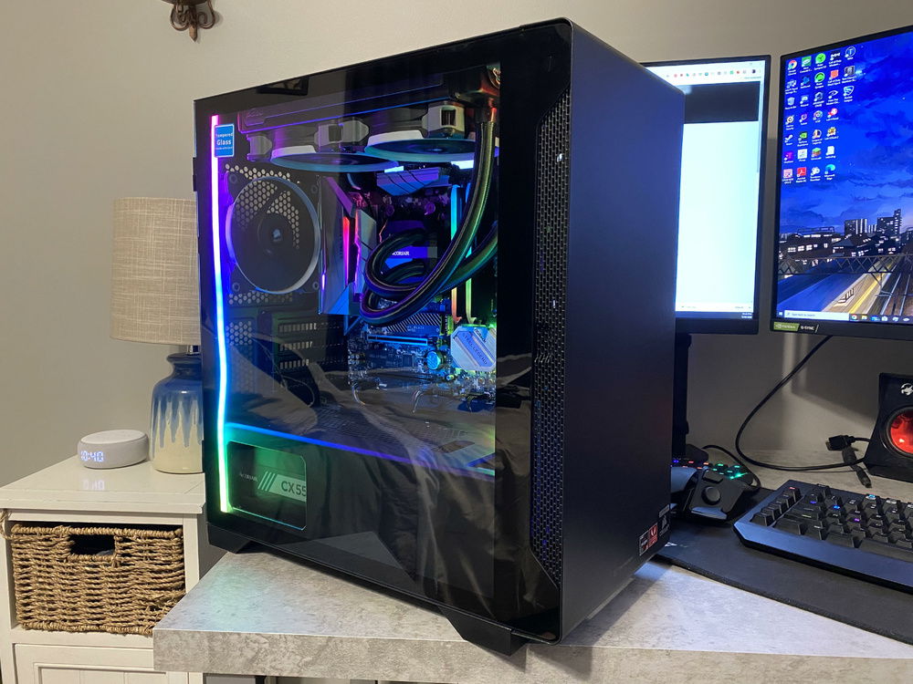 Tempered glass side panel.