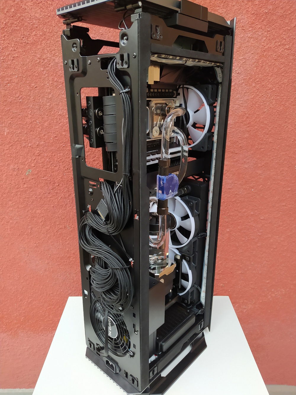 Lets get naked now and see some cable manegement