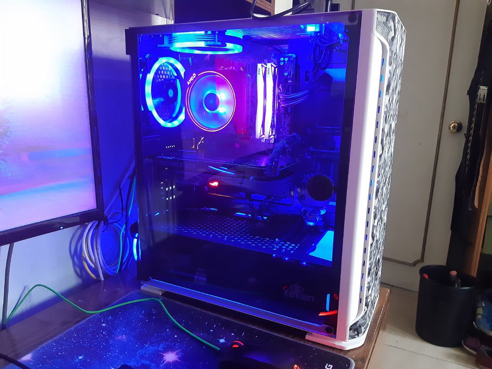PC case with cristal panel