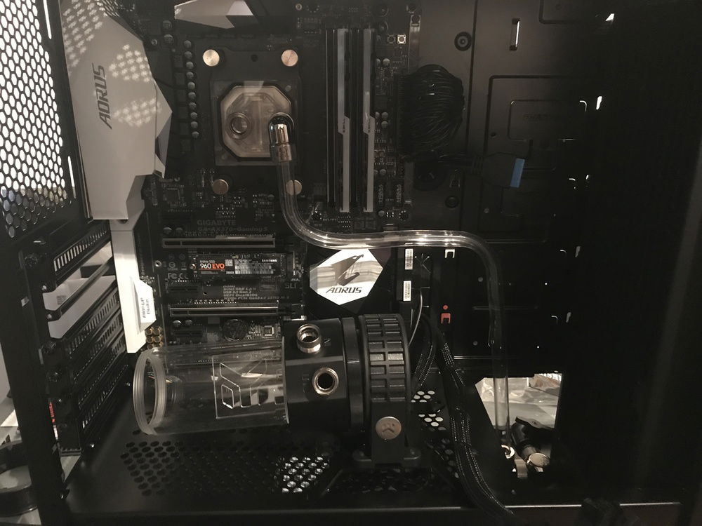 This is when i started asking my self why my first watercooled build was hard tubing