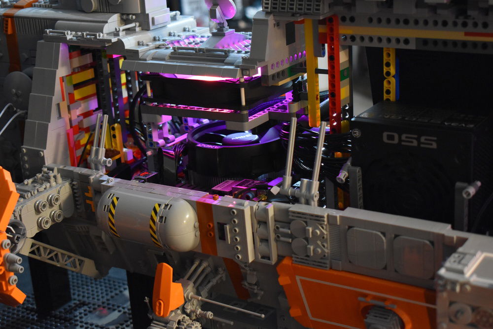 Power supply visible.