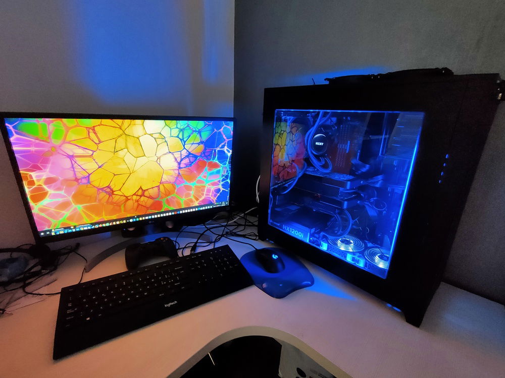 Overall view of rig, with monitor, keyboard and mouse.