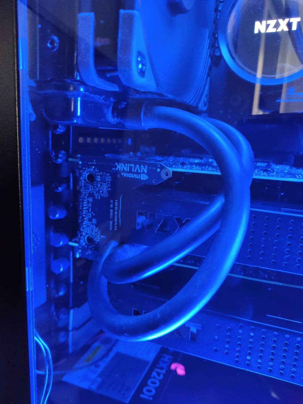 Naked NVLINK bridge (because of the G12 that prevents mounting the full MSI bracket with cover).