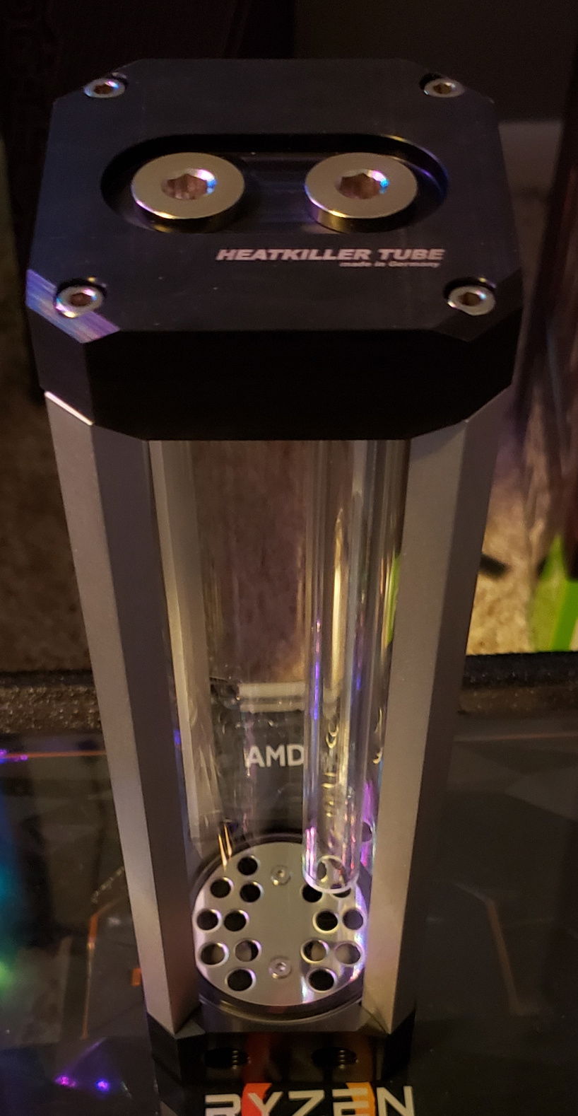 HeatKiller Tube 200 is just massive feeling. Once again impressed with the manufacturing quality from Watercool.