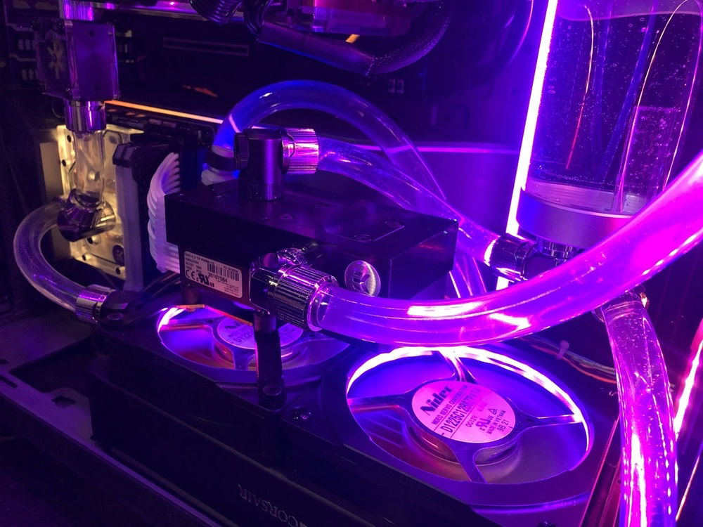 dual DDC pump on the case floor