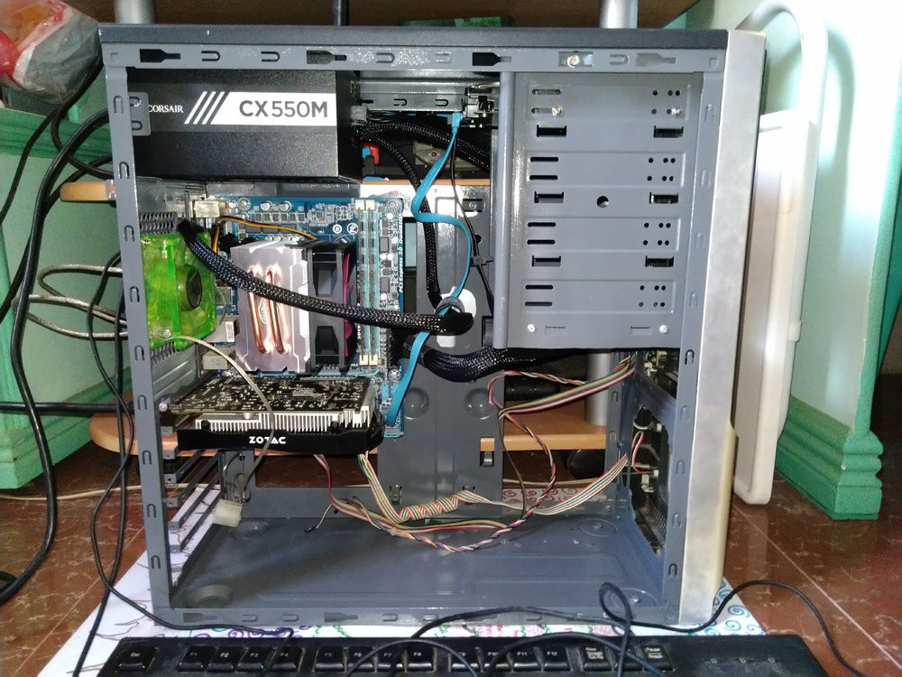 My build after the case modification. The fans were not yet installed as I'm looking for a better mounting for the fan below. Some stripped paints can be seen, and this was due to cracking and bubbles during spraying clear coat. Several weeks onwards, the stripped parts were repainted.