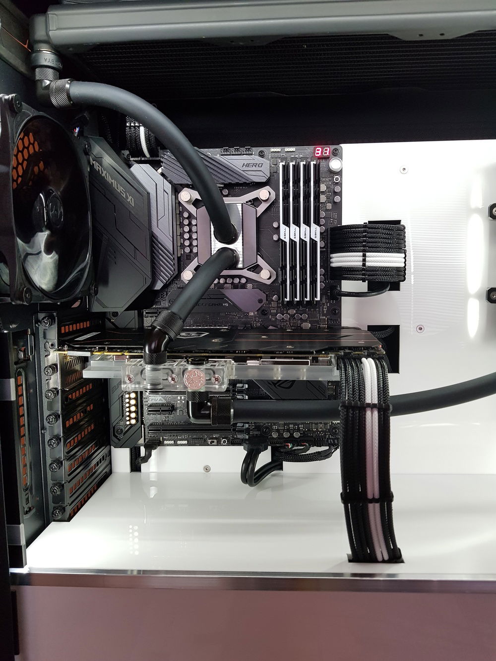 Thermaltake Core W100 Black & White » builds.gg