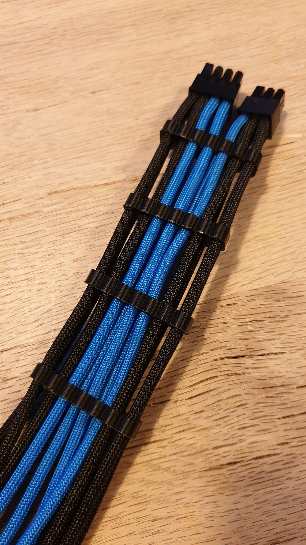 Custom sleeved PCI-E cables. 8 and 6 pin together.
