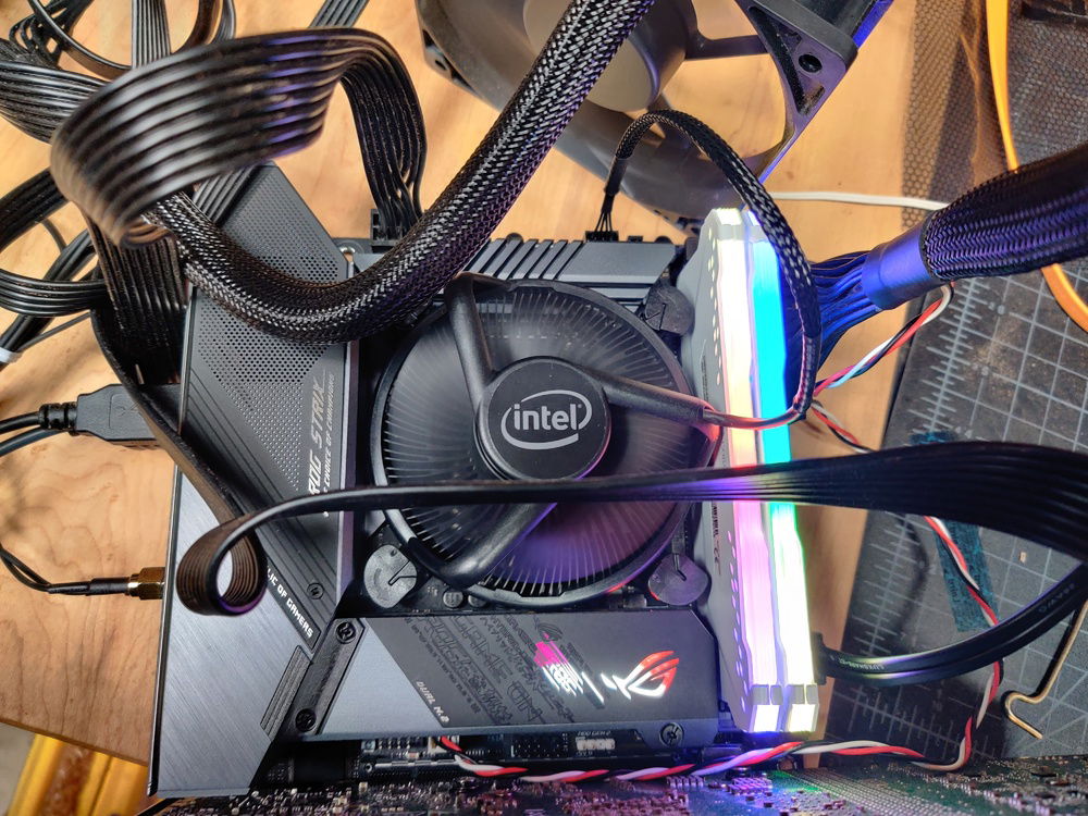 10900kf does not have a stock CPU cooler, so I used one from a 10600