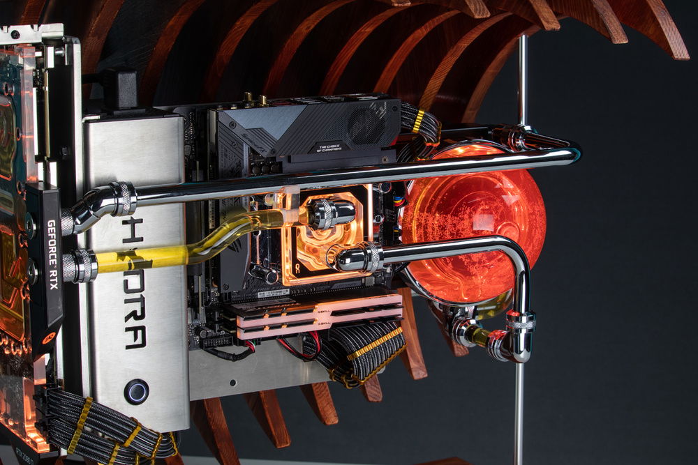 After new owner supplied his parts (2080Ti, R9 5900X, 32Gb RAM), with watercooled GPU and redesigned loop.