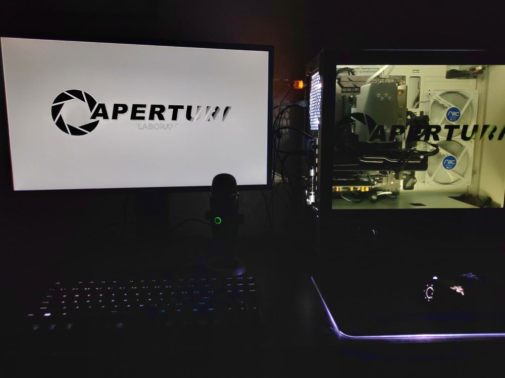 The dark helps with the snowblidn case