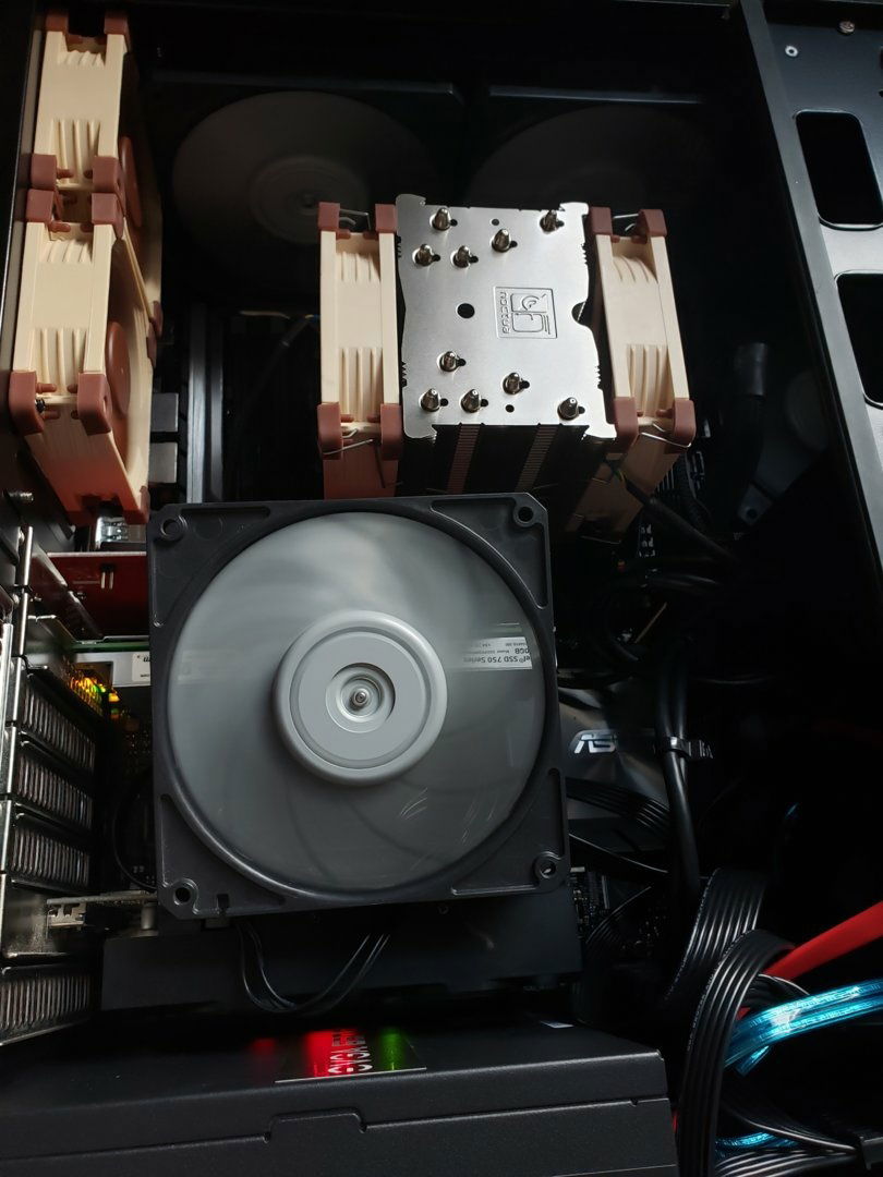 Build Running with a lovely Gentle Typhoon cooling the Storage Drives