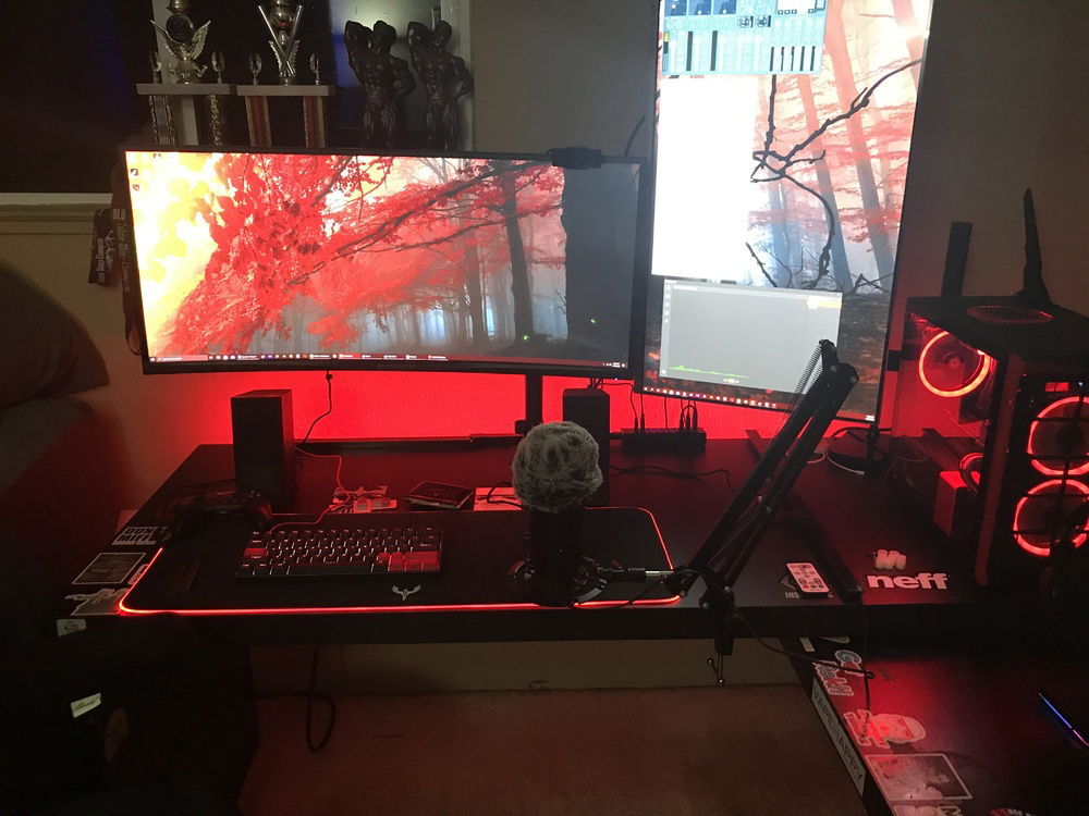 cable management needs a little work but I may be dropping the second monitor