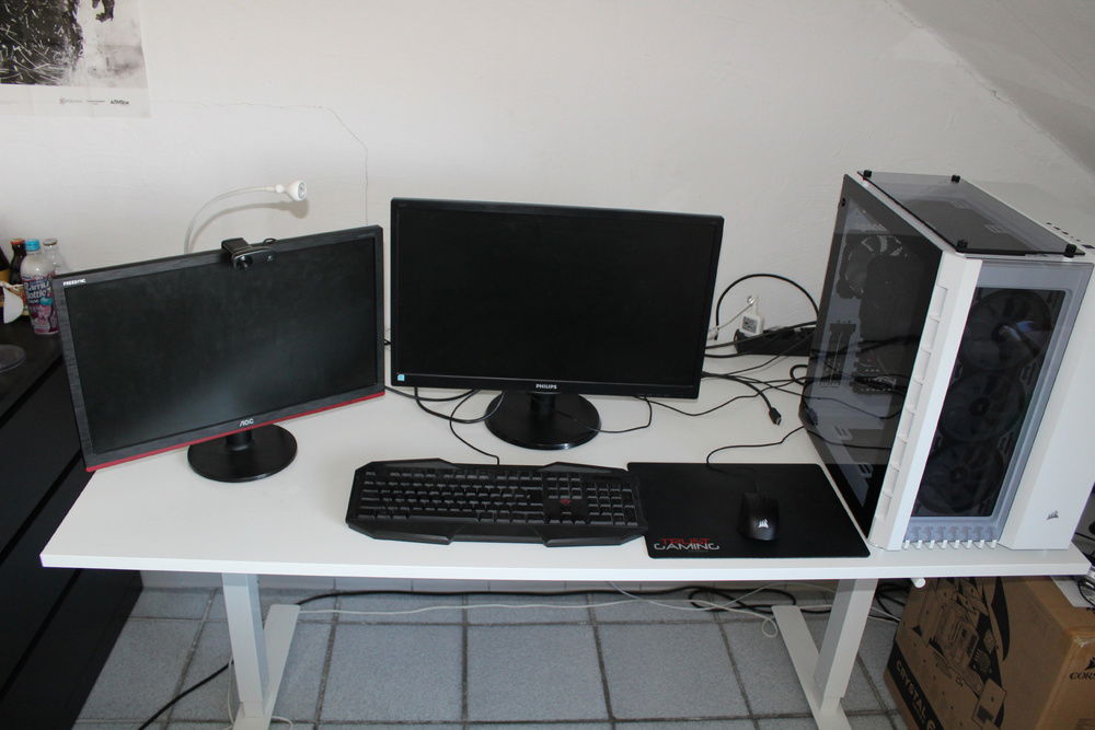 Not pictured: Wifi/Bluetooth antenna for mouse and microphone.