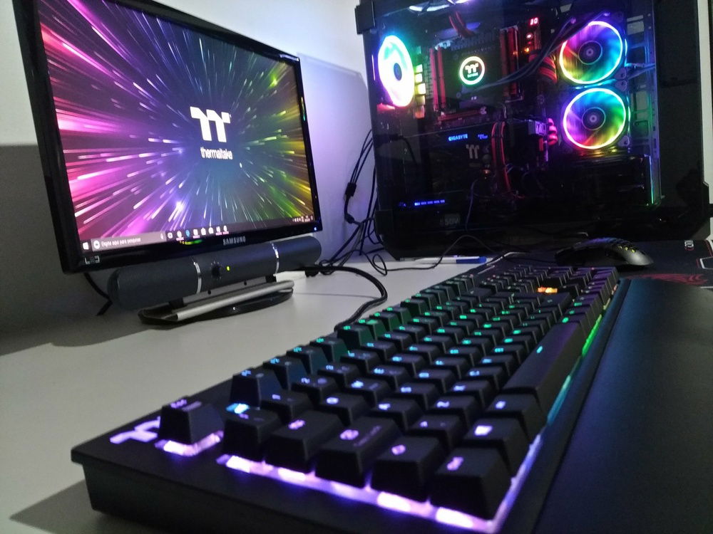 A photo that highlighted our Thermaltake X1 RGB keyboard in a discreet way.