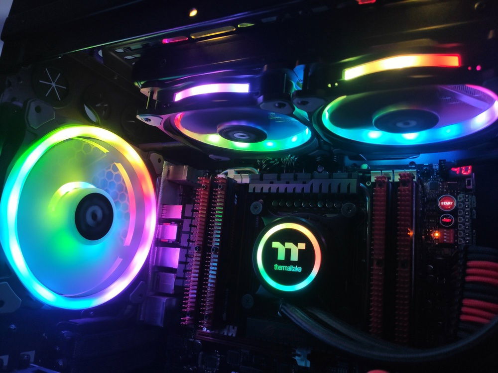 Combination between Riing Trio Fans + Riing Pure Fans + Floe Riing 240mm