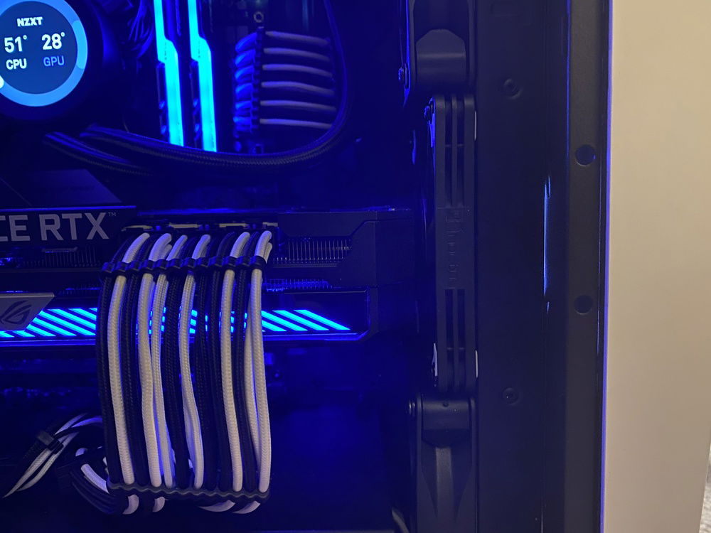 Check out the clearance between the 3090 and the fan. Thank god for the Noctua slim fan.