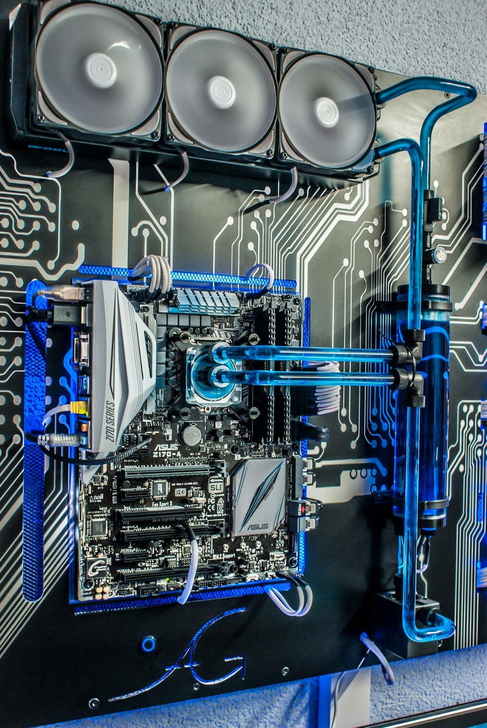 First Version of my Wall PC (2015) after and after, i changed some things...