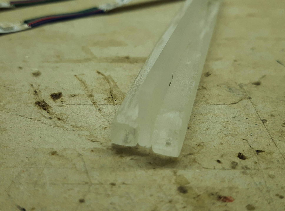 Light diffuser with plexiglas