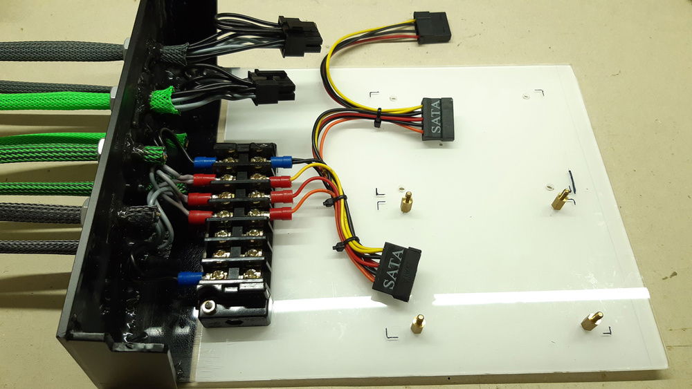 With this connector i can take power for all i need, like LEDs, SATA, MOLEX, etc