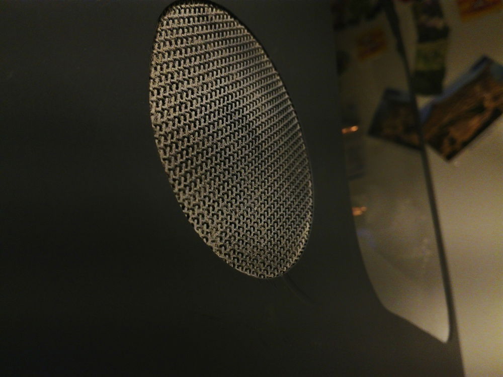 Side fan vent. It might not be much, but I'm quite proud of the concept