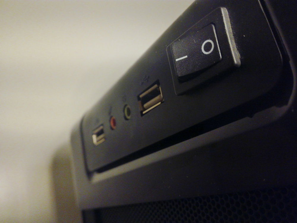 Added a switch to the front IO to turn on and off the blue LED strips. Sort of "gaming mode switch"