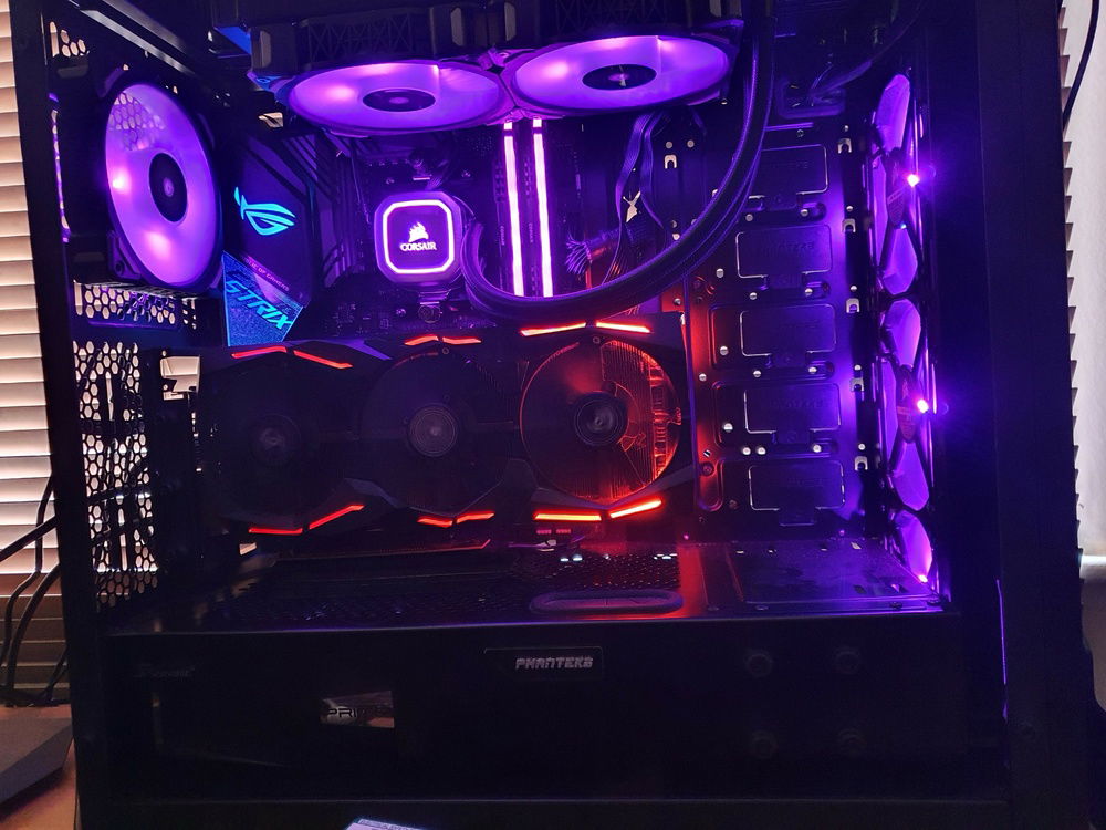 Internals LEDs on (ignore the green and red, I haven't set the ASUS software up yet).