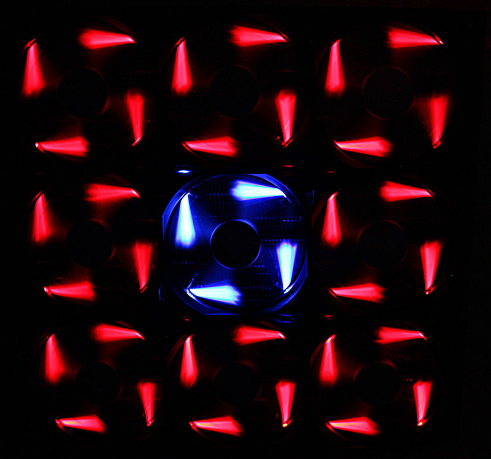 Radiator MO-RA3 360 LT mit 9 x PHANTEKS PH-F120SP 120mm Lüfter rot/blau LED