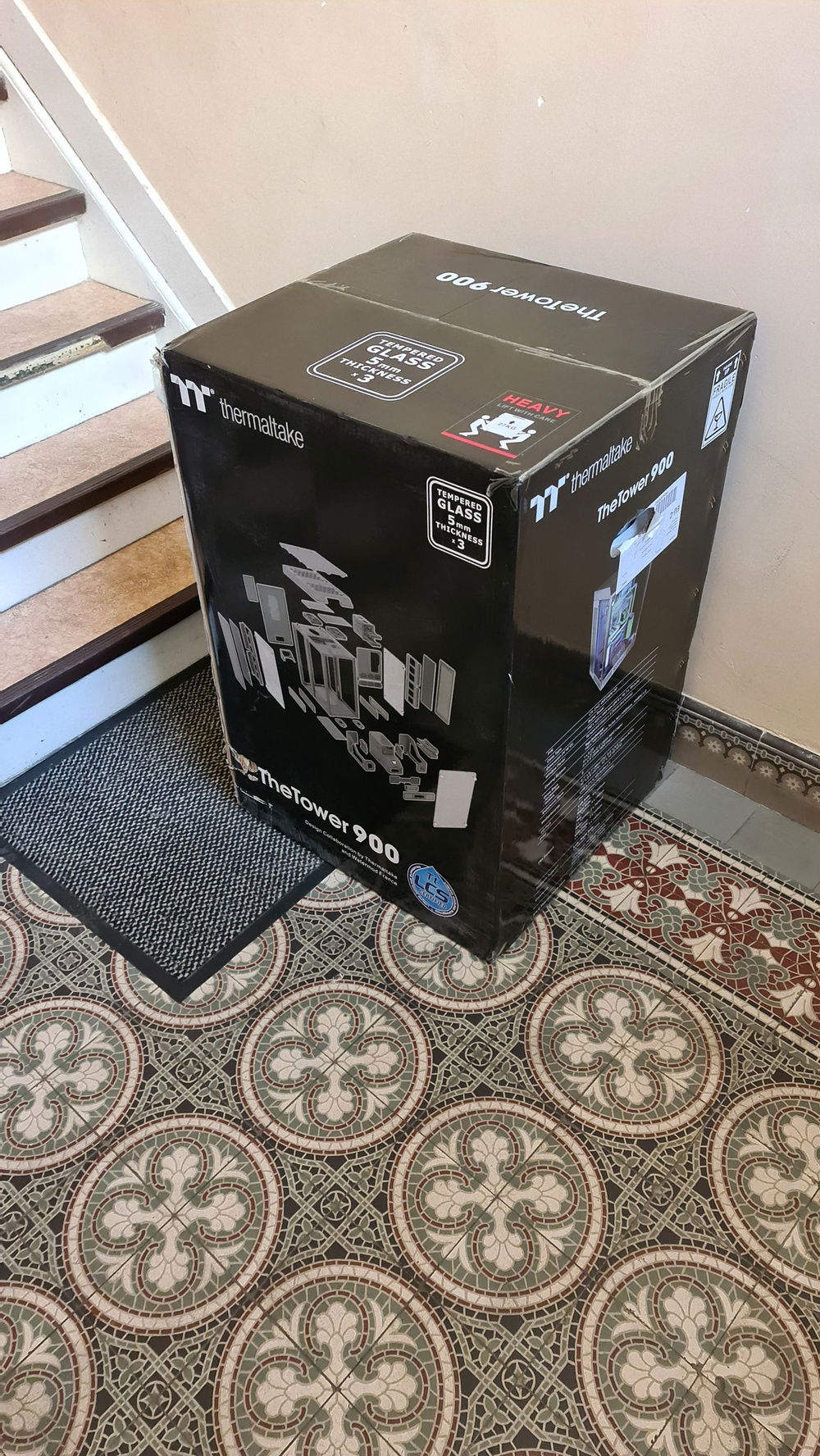 The casing is so heavy that I barely brought it to the 3rd floor....