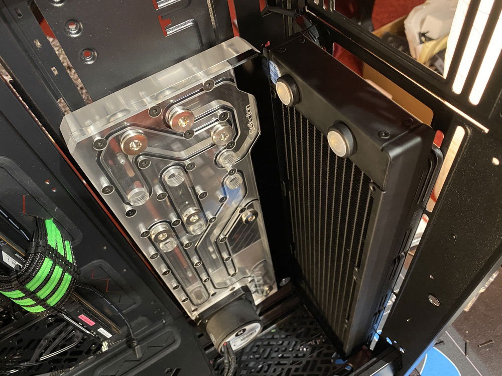 EK slim radiator fits perfectly in the front