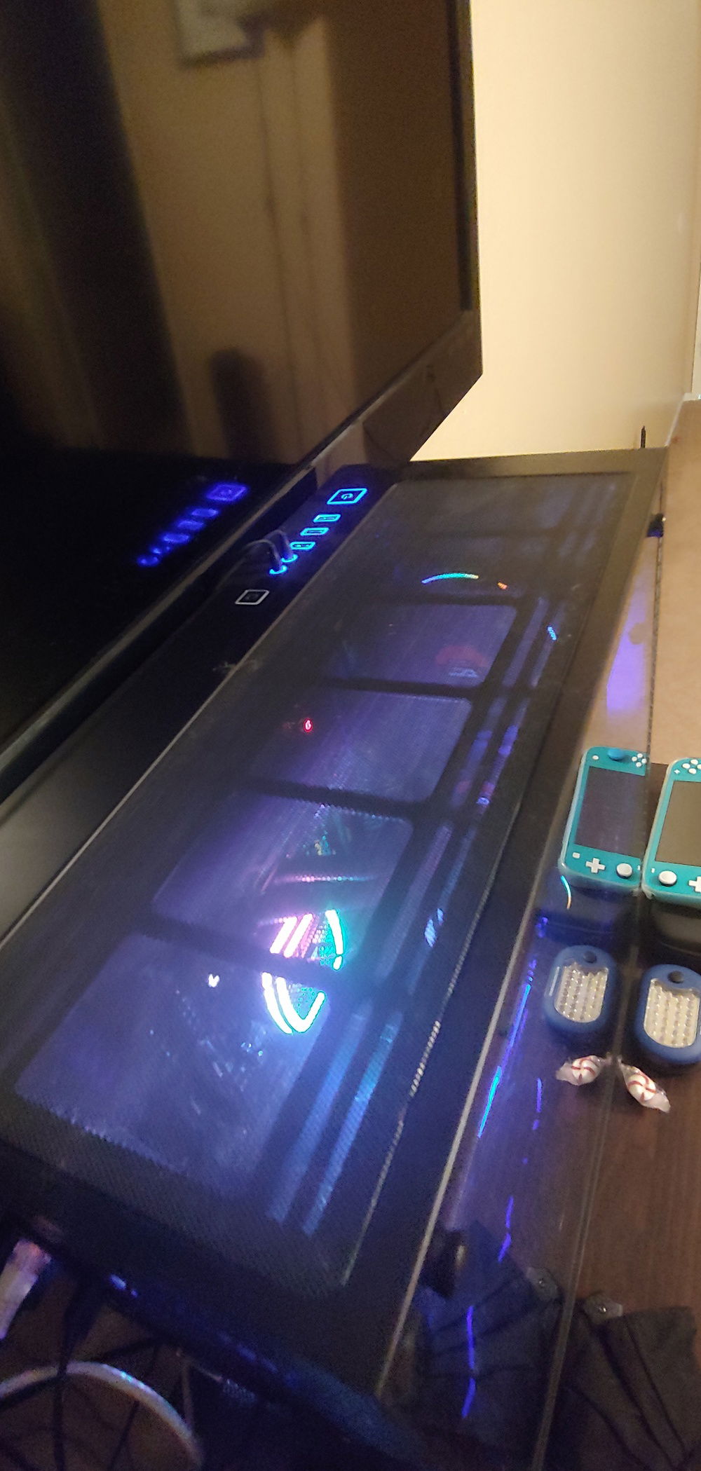 top of pc, 2 usb 3.0s and 1 usb 2