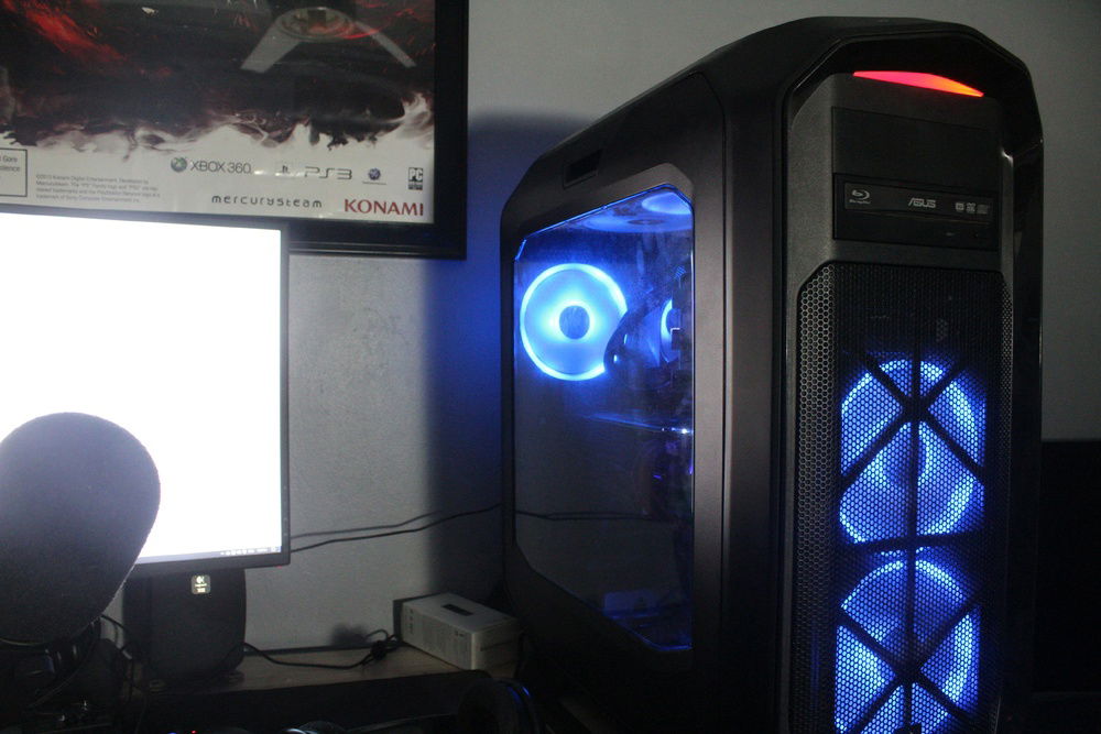 Corsair Graphite 780T case with side panel on.