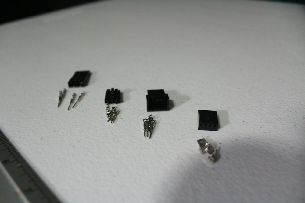 Pins and Connector used for cables. From Left to Right: Corsair RGB male, Corsair RGB female, Fan PWM male, and Fan PWM female.