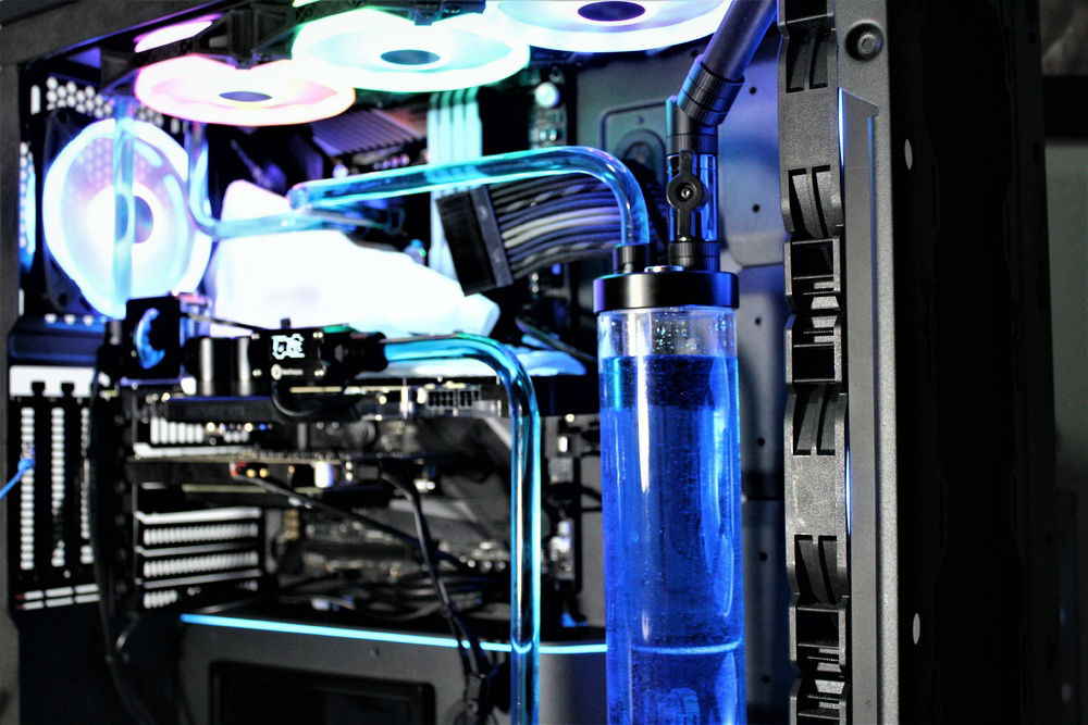 (Old  Design) After both air and water leak testing are successfully done. I proceeded to fill the loop with EK's CryoFuel and started the bleeding process.