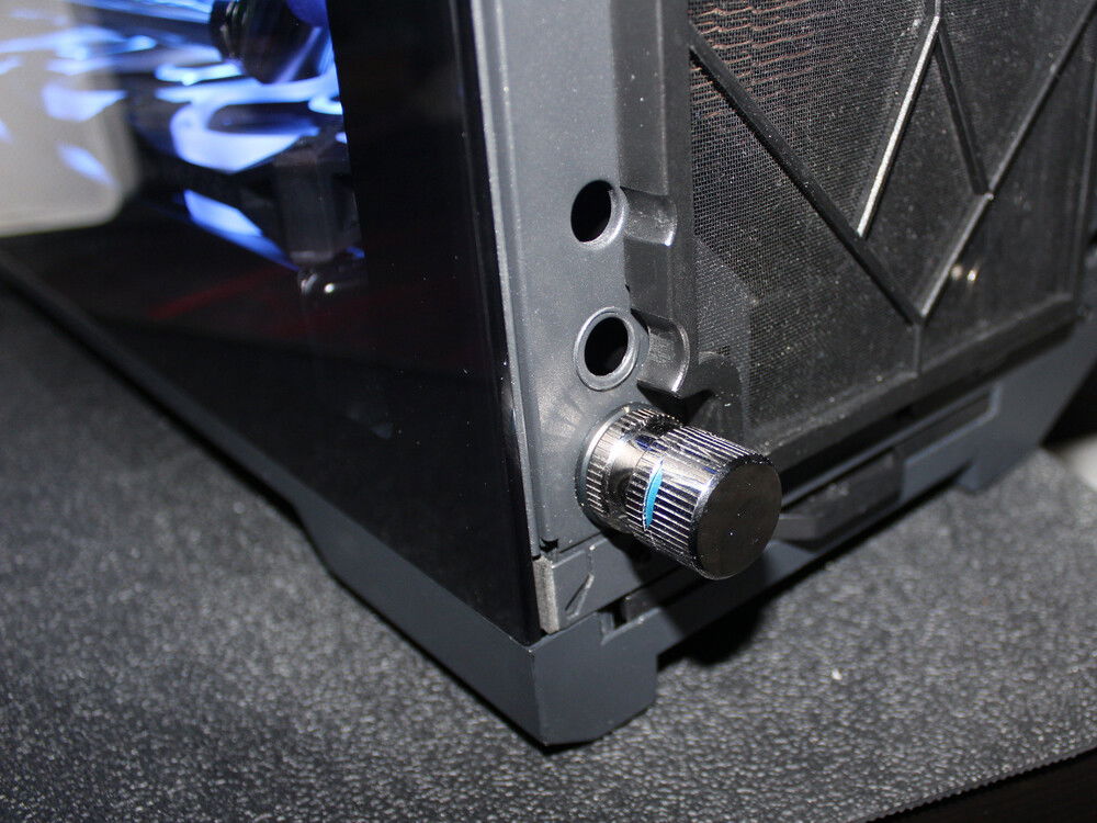 EK Torque drain valve installed from the outside in order to not rely on soft runs attached to it and/or maximize space inside that area from the chassis.