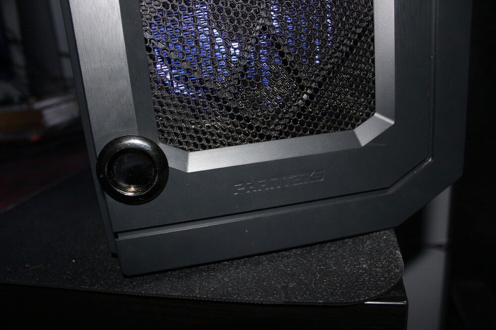 Drilled a 30mm hole to the front plastic cover in order to be able to install EK's Torque valve from the outside.