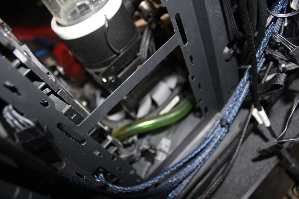 Look at that nasty green stuff. Bad EK Cryofuel/Duraclear reaction.