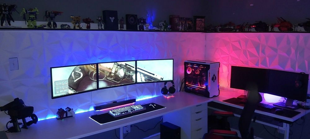 WIFES SET UP ON CORNER DESK