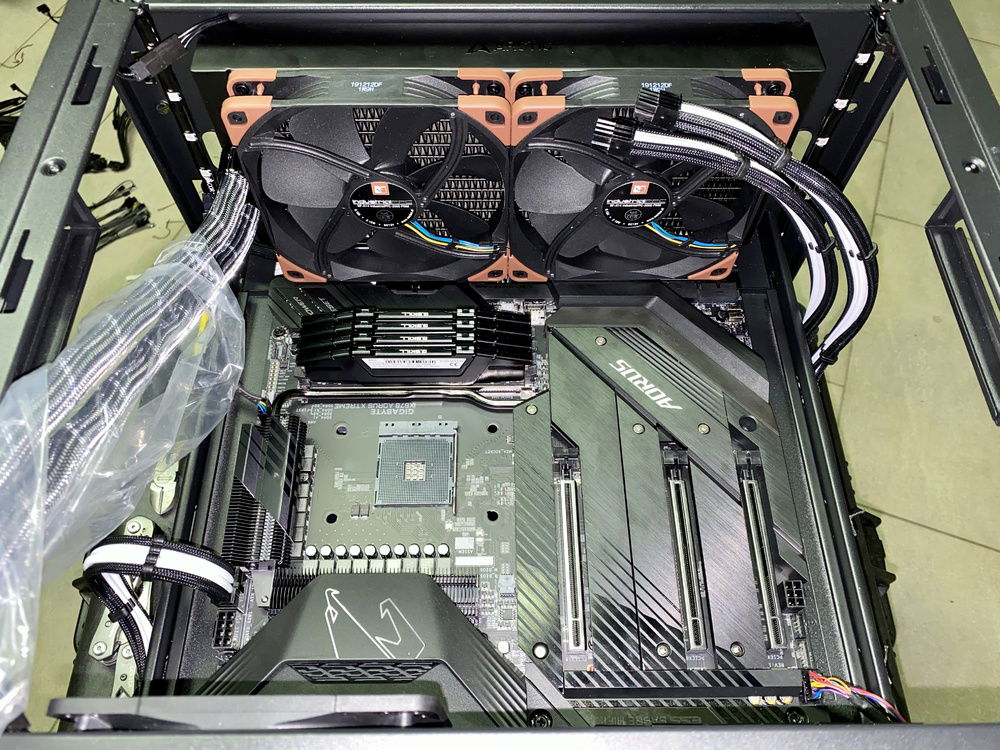 Install wouldn’t be possible if it weren’t for the 90 degree motherboard connections.