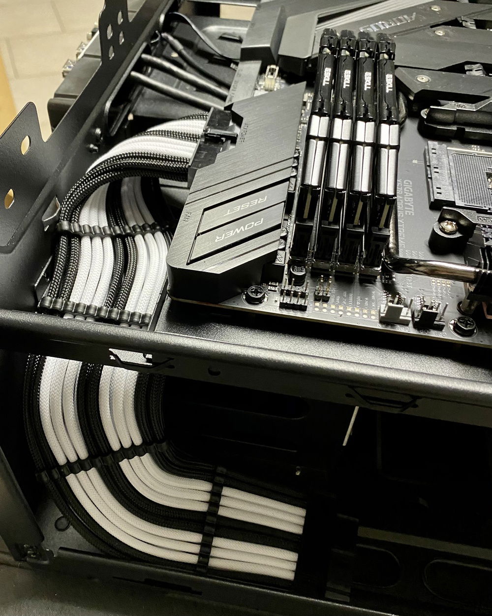 Buying the thermal take cablemod extensions was a great idea for this build.