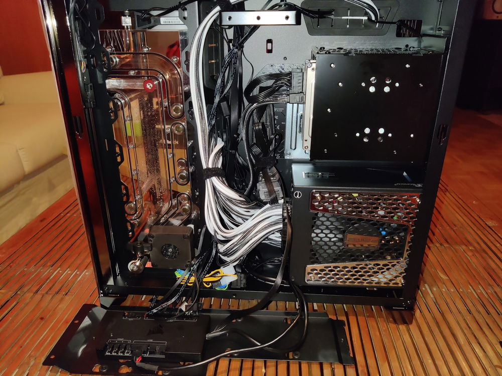 Slightly cable managed. The Commander Pro is fixed to back panel so needed some wiggle room. The Lighting Node Pro is attached inside the case, behind the bundle of white cables.