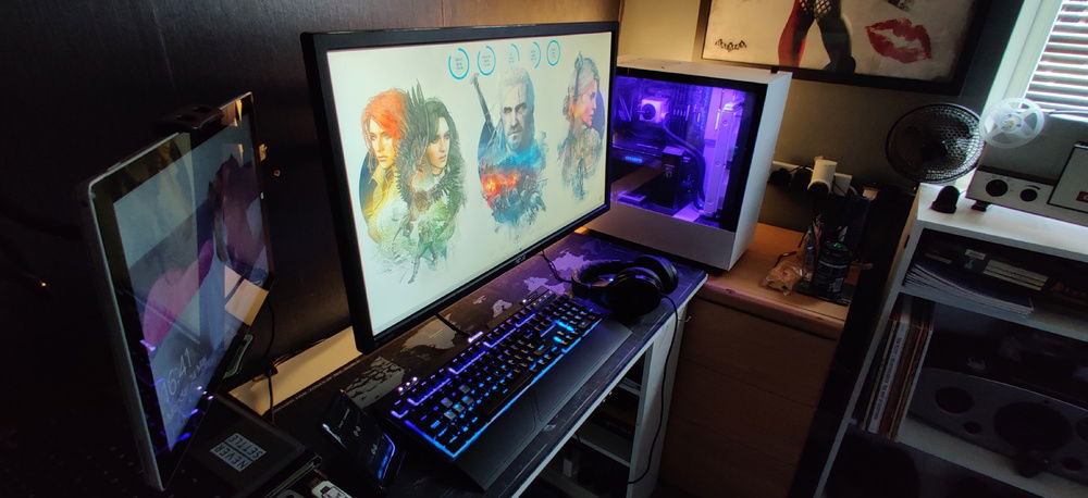 Side view. (The RGB went into dark blue at the exact time I took the picture, hence the purple light.