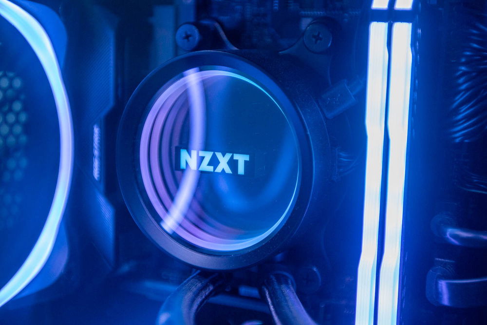 CPU cooler: NZXT Kraken X53.