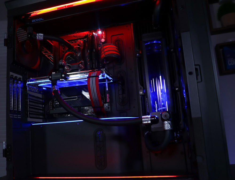 Phanteks 719 and some Heatkiller » builds.gg