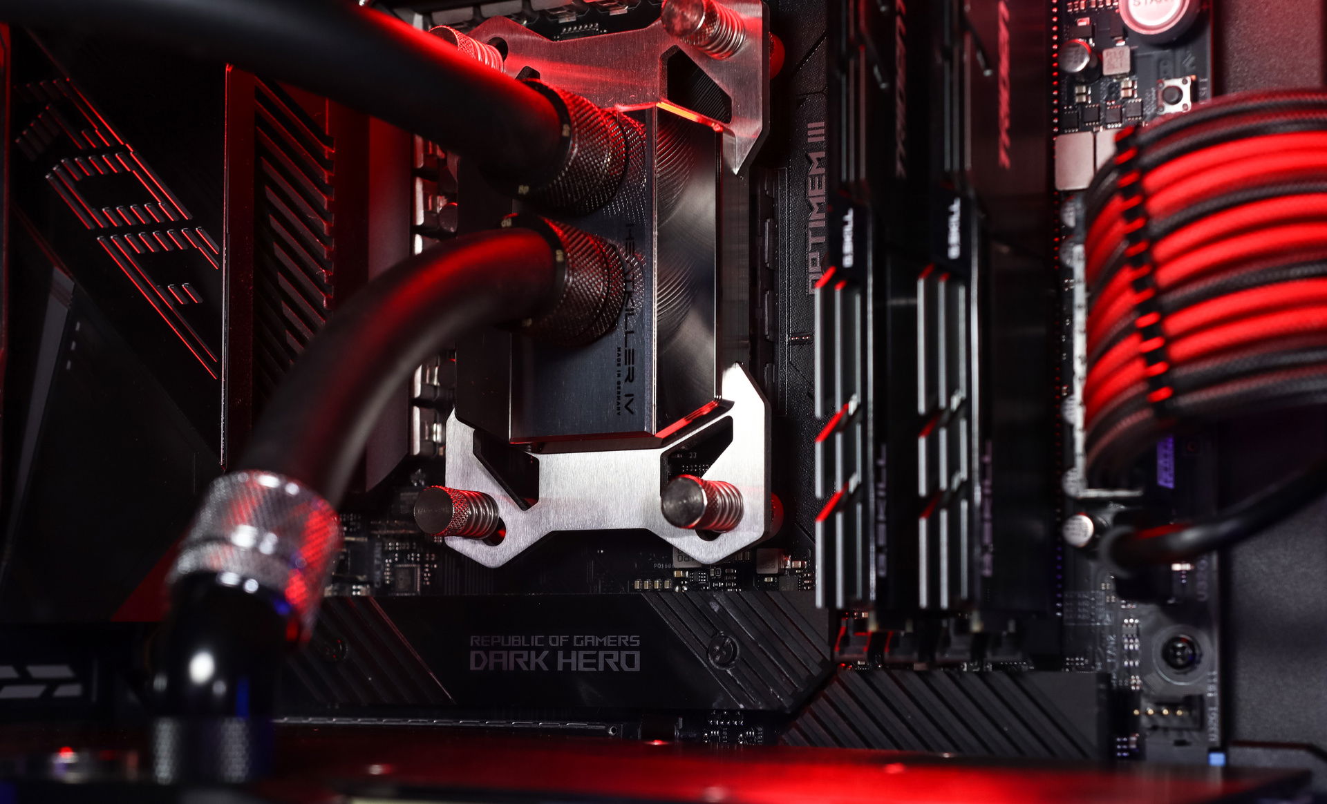 Phanteks 719 and some Heatkiller » builds.gg